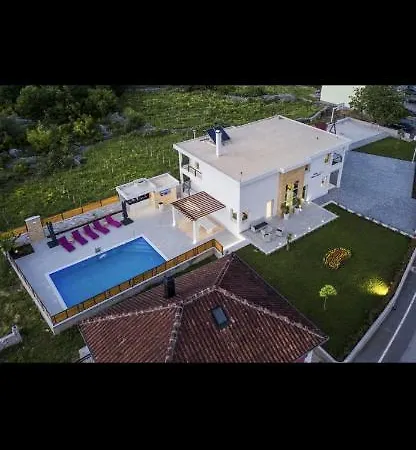 White Pearl In Villa Slivno (Split-Dalmatia)